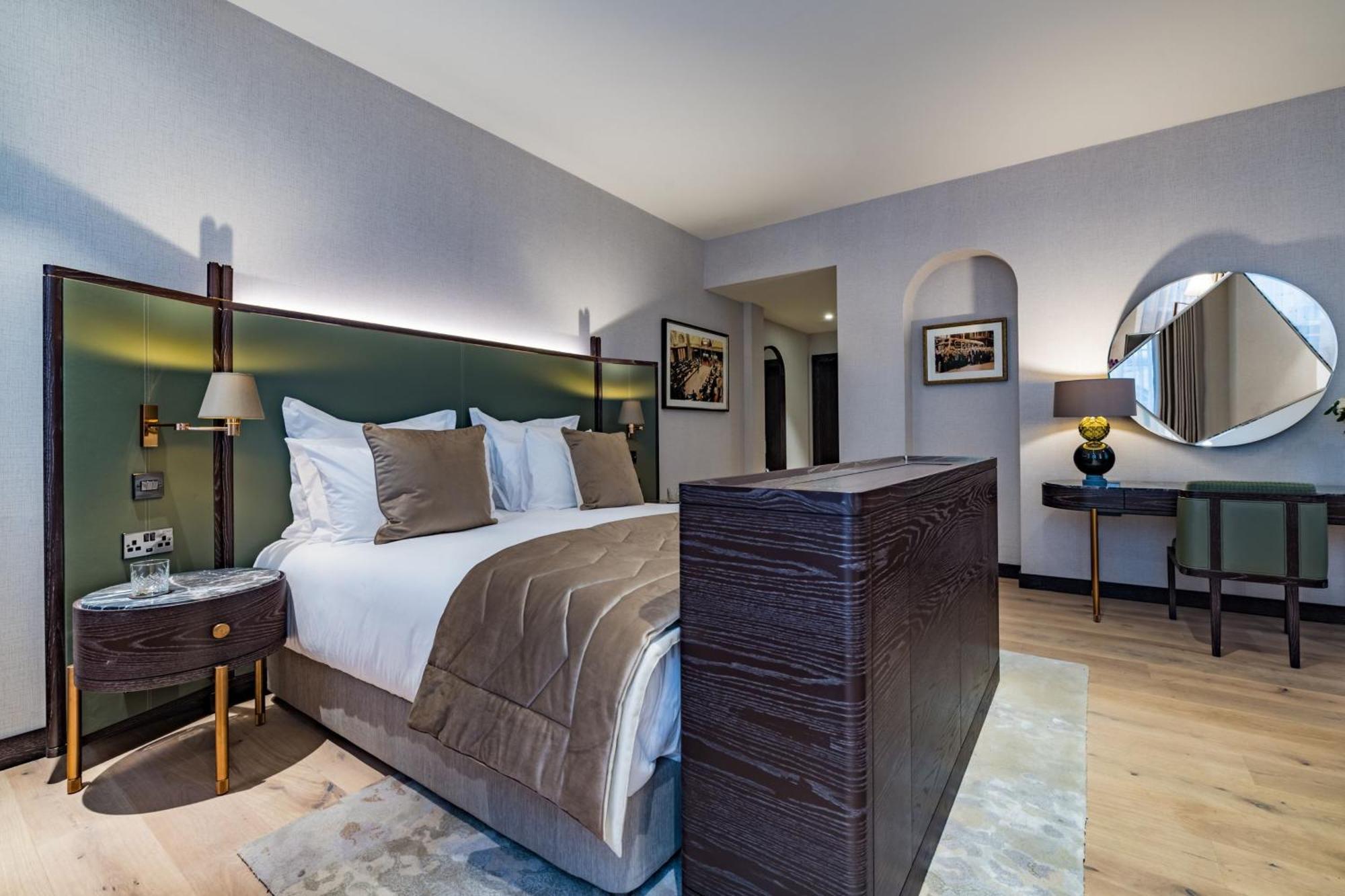 Stock Exchange Hotel, Manchester, Autograph Collection Eksteriør billede A bedroom at The Ivy Collection