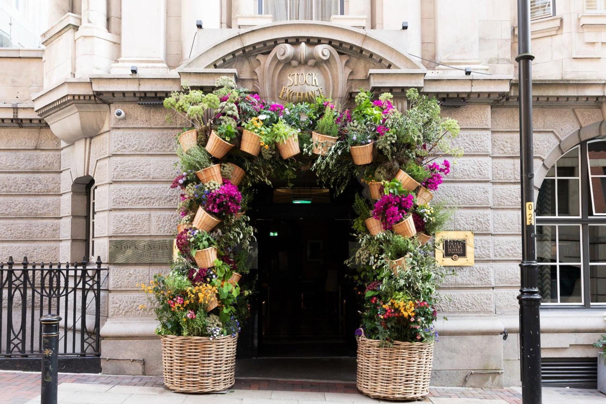Stock Exchange Hotel, Manchester, Autograph Collection Eksteriør billede The entrance to the hotel