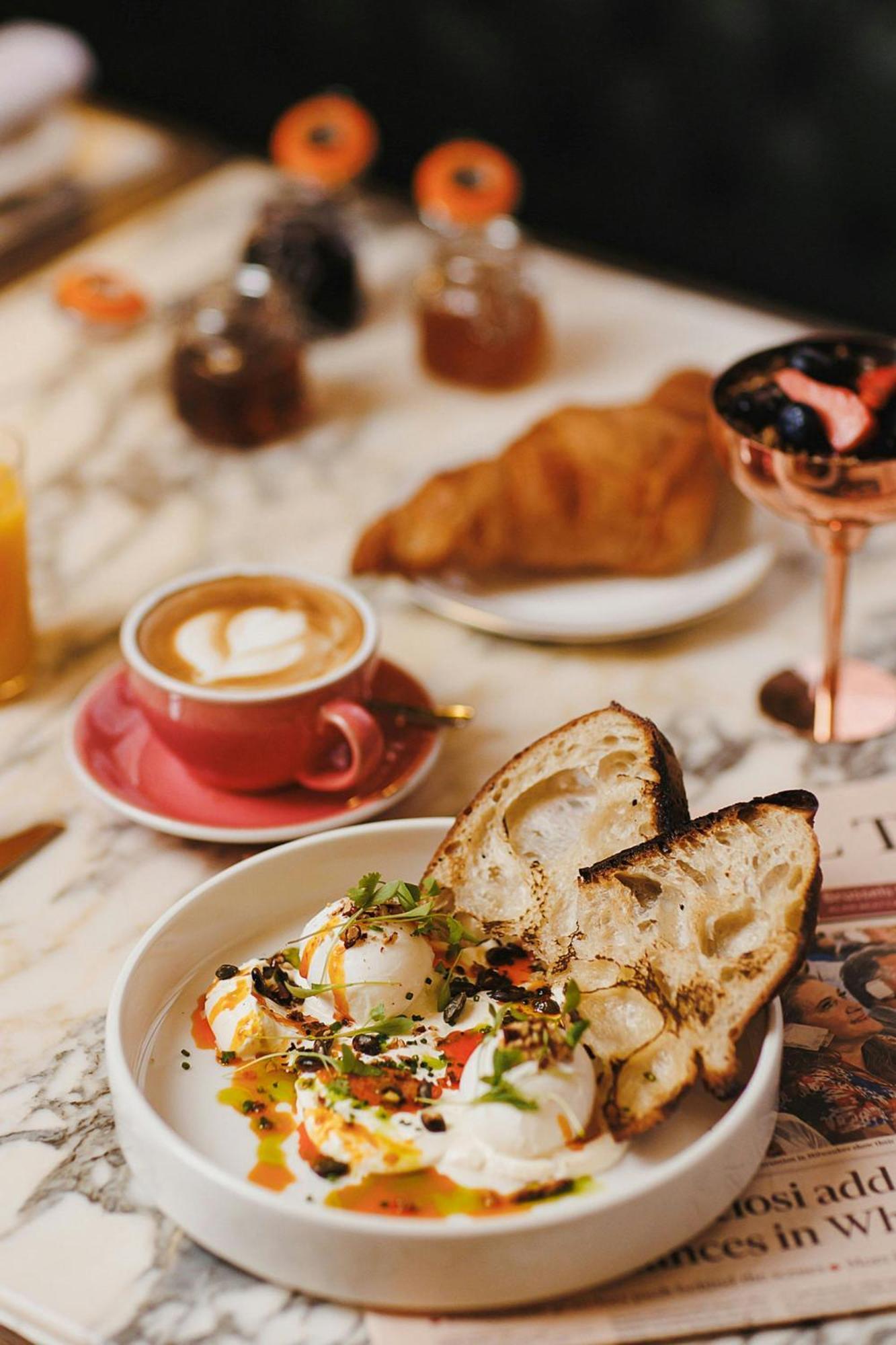 Stock Exchange Hotel, Manchester, Autograph Collection Eksteriør billede A typical breakfast in Paris