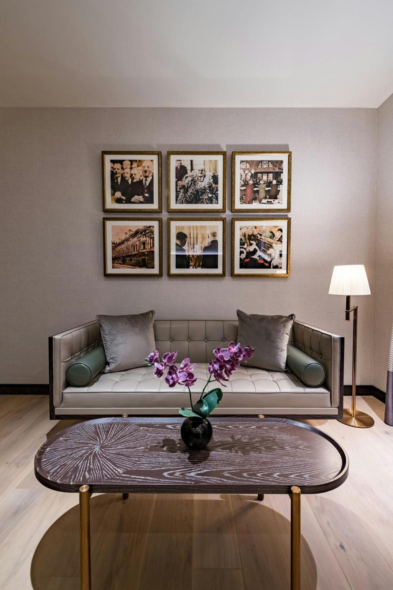 Stock Exchange Hotel, Manchester, Autograph Collection Eksteriør billede A settee